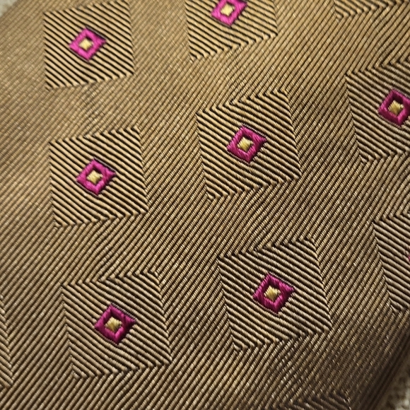 Vintage Tom James Ventura Gold & Pink Silk Tie Made in the USA. TALL - Picture 2 of 6